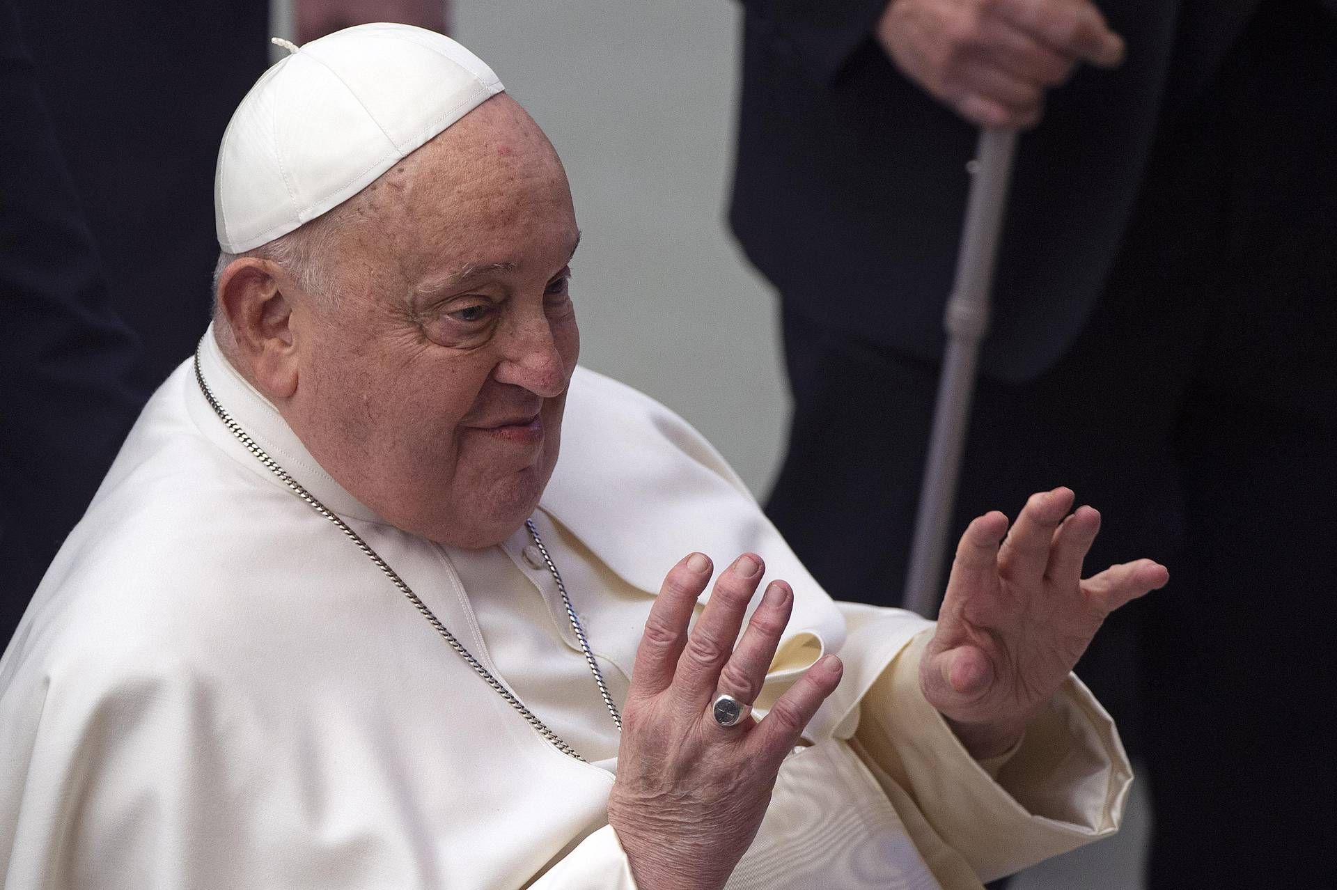 Papa Francesco ricoverato: "Ho ancora bisogno di cure per la mia bronchite"