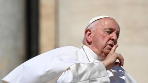 Papa Francesco ricoverato, Vaticano: "Ha riposato bene"
