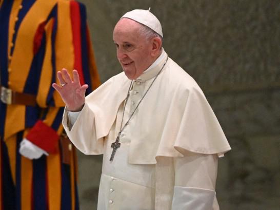 Papa Francesco: "Un infermiere mi ha salvato la vita"