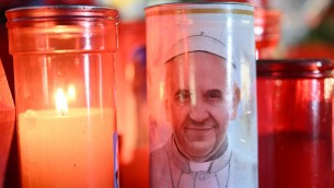 Papa Francesco, Vaticano: "Stazionario, nessuna crisi respiratoria ma la prognosi resta riservata"