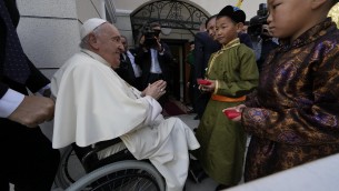 Papa Francesco: "Viaggiare? Per me ora non è più tanto facile"