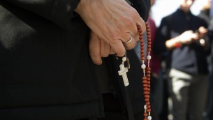 Papa, il cardinal Zuppi dà il via a maratona di preghiera nelle chiese italiane