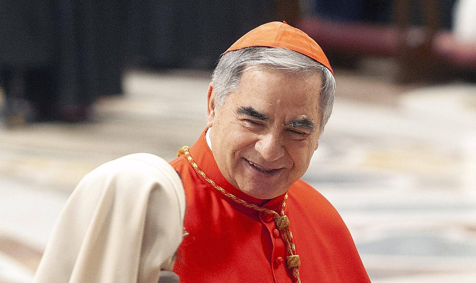 Papa, la 'dama vaticana' Marogna: "Becciu pontefice? Fantareligione, ma glielo auguro"