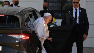 Papa, l’autoironia con i giornalisti: "Sono ancora vivo"
