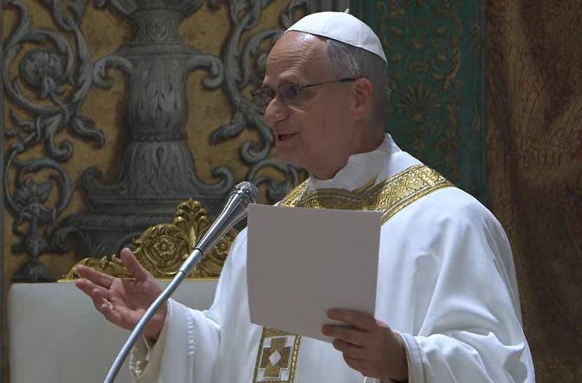 Papa Leone XIV, prima omelia: "Chi crede deriso, a fede si preferisce denaro e successo"