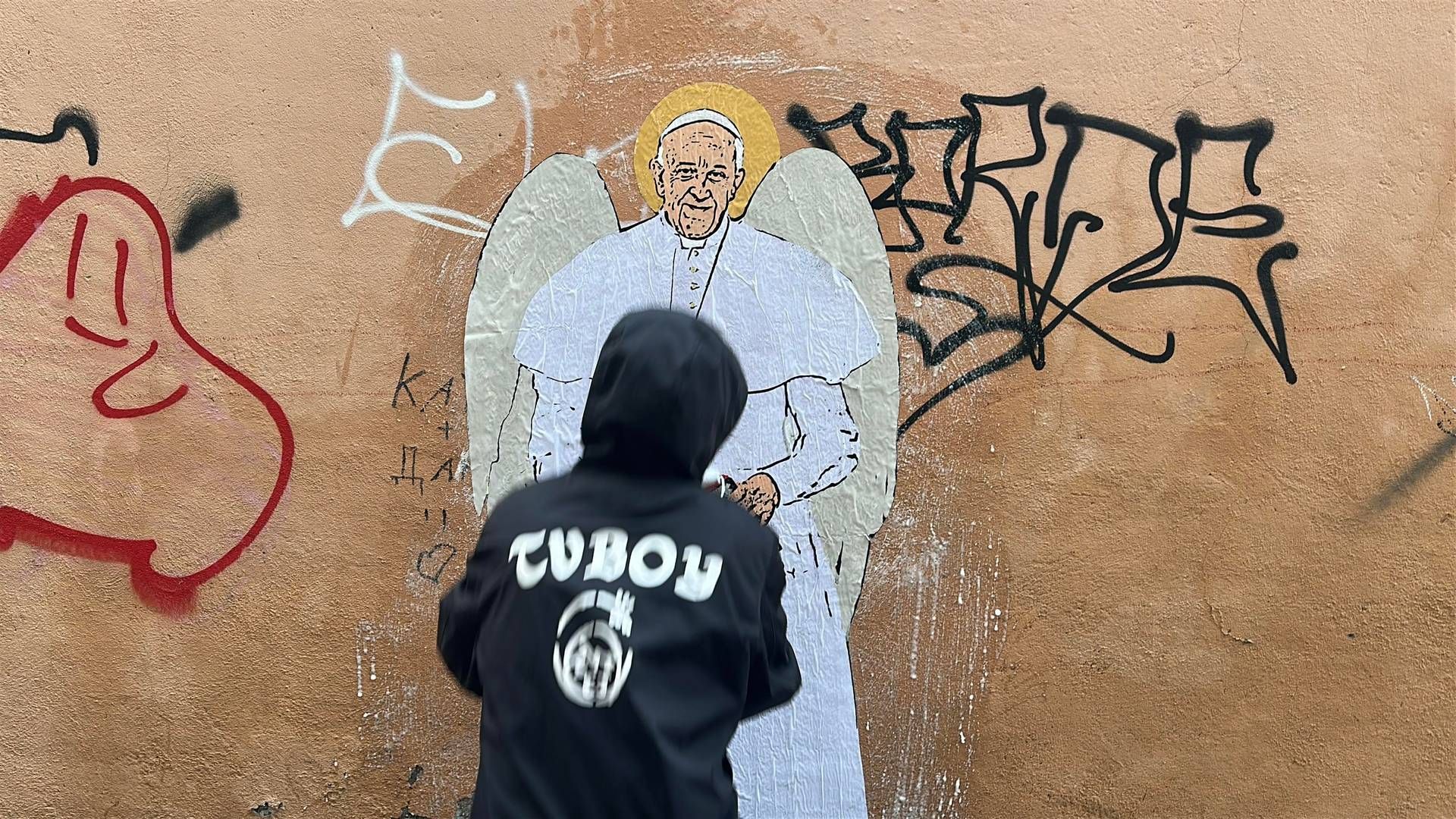 Papa, lo street artist TvBoy omaggia Bergoglio con 'San Francesco'