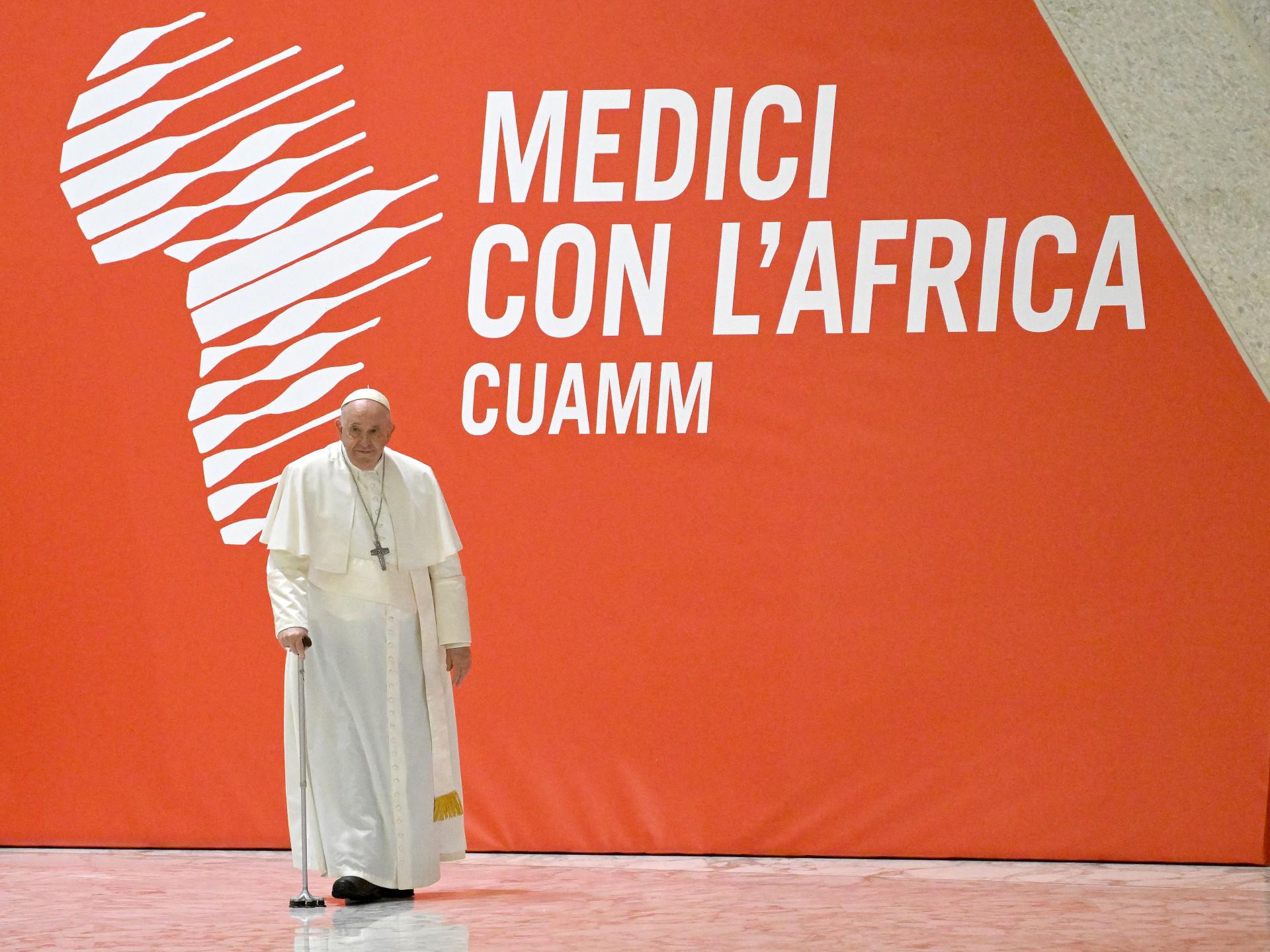 Papa: "Miliardi per le armi che distruggono tutto, vergogna"