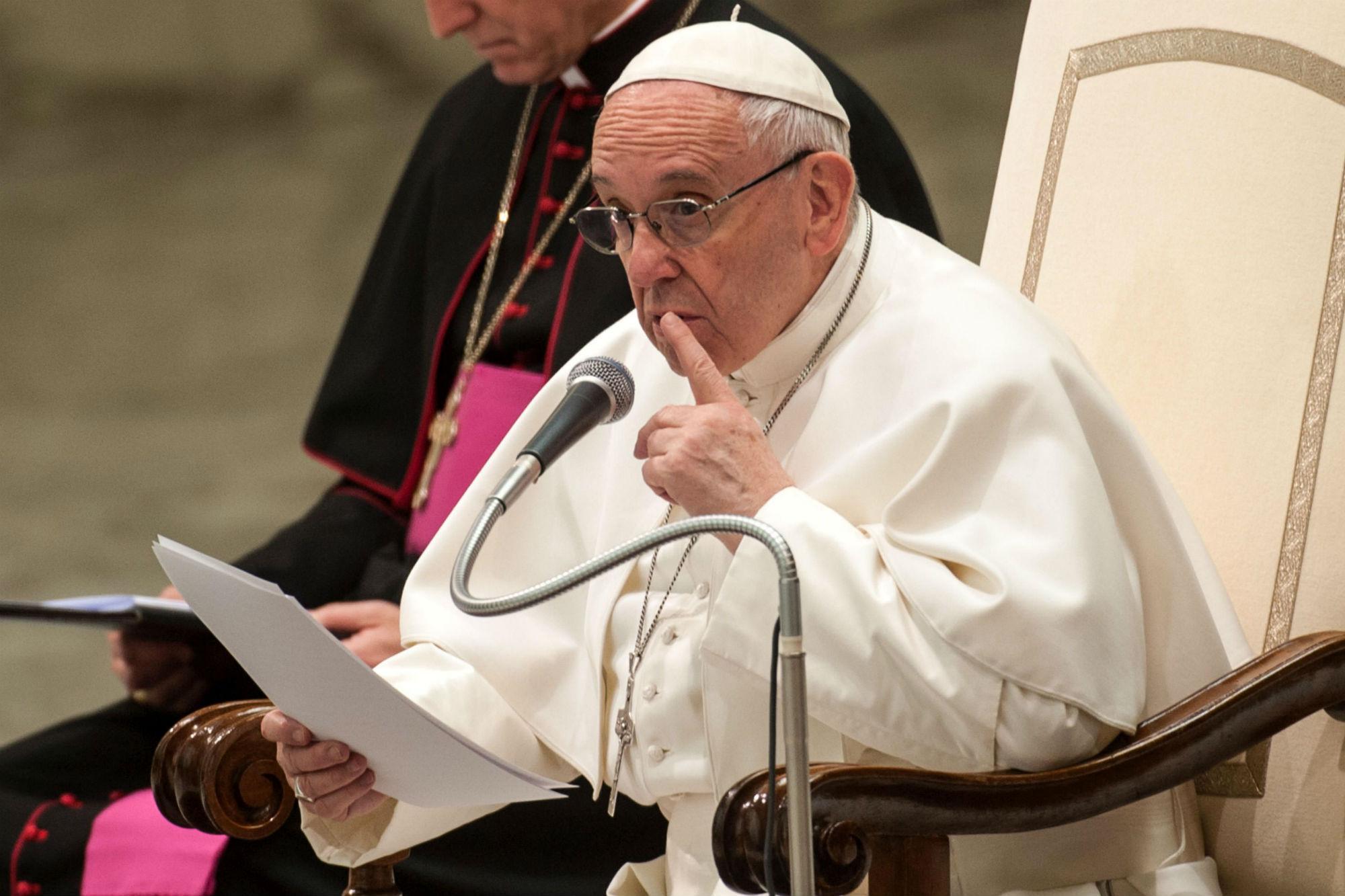 Papa: "Nostro motto non è 'me ne frego' ma 'mi interessa'"