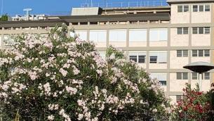 Papa, riposo e tranquillità: serrande abbassate al Gemelli