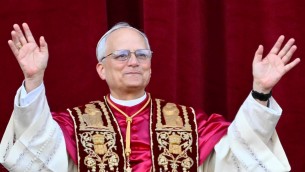Papa, rito di intronizzazione papale: storia e simbolismo delle vesti pontificie