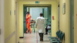 Paralizzato da tossina botulinica dopo aver mangiato conserva nel Catanese