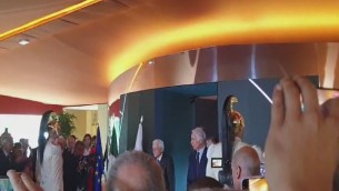 Parigi 2024, applausi per Mattarella all'arrivo a Casa Italia - Video