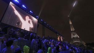 Parigi 2024, Celine Dion incanta: il mitico ritorno dopo la malattia
