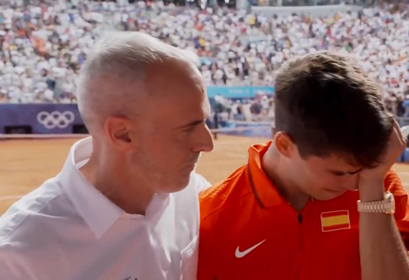 Parigi 2024, le lacrime di Alcaraz e l'abbraccio di Corretja - Video