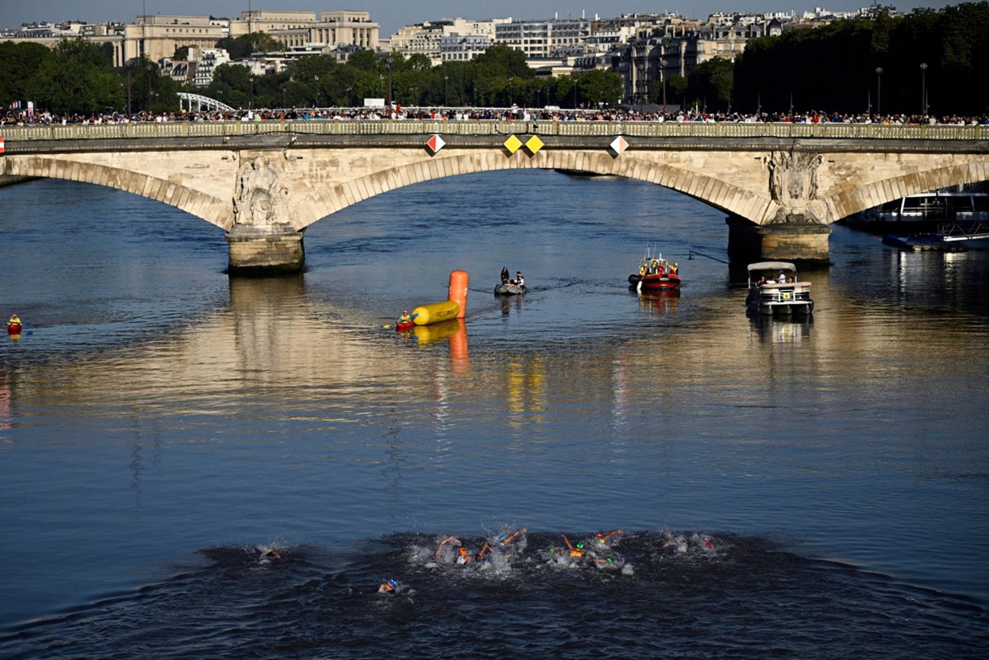 Parigi 2024, Senna ok ma azzurri oggi non nuotano: "Evitiamo rischi"