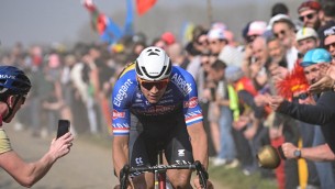 Parigi-Roubaix 2023, vince l'olandese Van der Poel