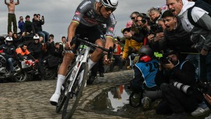 Parigi-Roubaix, Van der Poel trionfa in solitaria