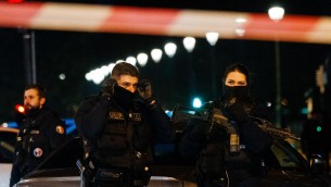 Parigi, uccide turista tedesco al grido di 'Allah Akbar': era già stato arrestato in passato