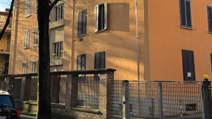 Parma, donna trovata morta in casa: interrogati due uomini