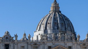 Parroco con armi a San Pietro: "Sono per difesa personale"
