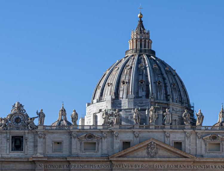 Parroco con armi a San Pietro: "Sono per difesa personale"