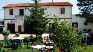 Pasqua 2023, boom negli agriturismi: oltre 1,5 milioni a tavola