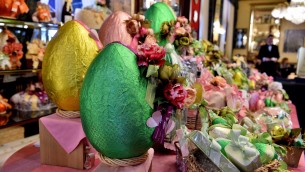 Pasqua, per Altroconsumo stabili i prezzi delle colombe aumentano prezzi per uova del +7,4%