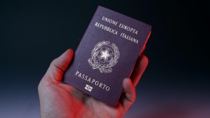 Passaporti in ritardo, problemi risolti: 2,5 milioni nel 2023