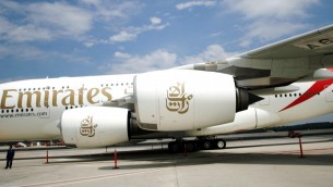 Passeggero sospetto su volo Emirates in volo su Sardegna: scatta allerta