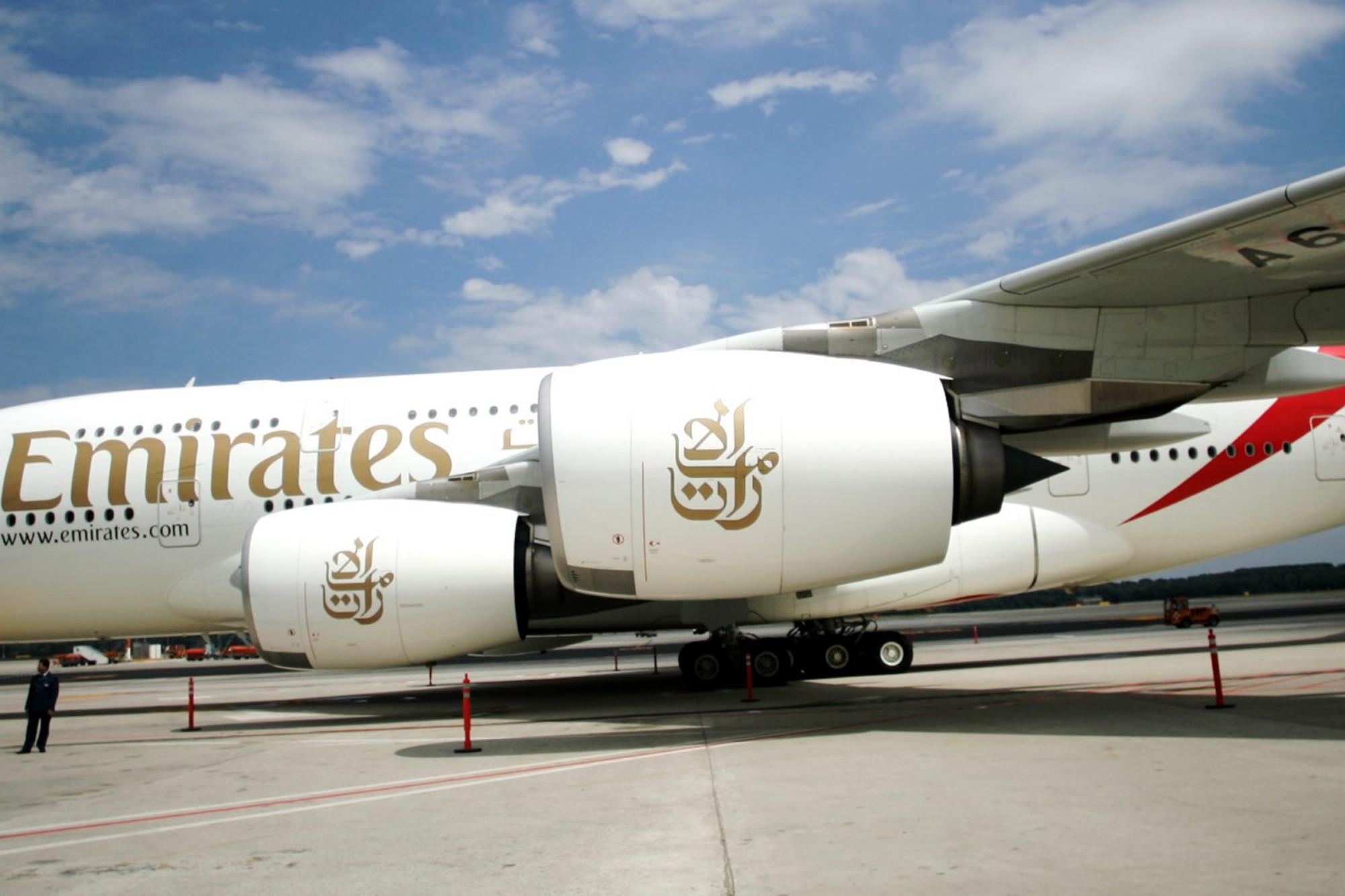 Passeggero sospetto su volo Emirates in volo su Sardegna: scatta allerta
