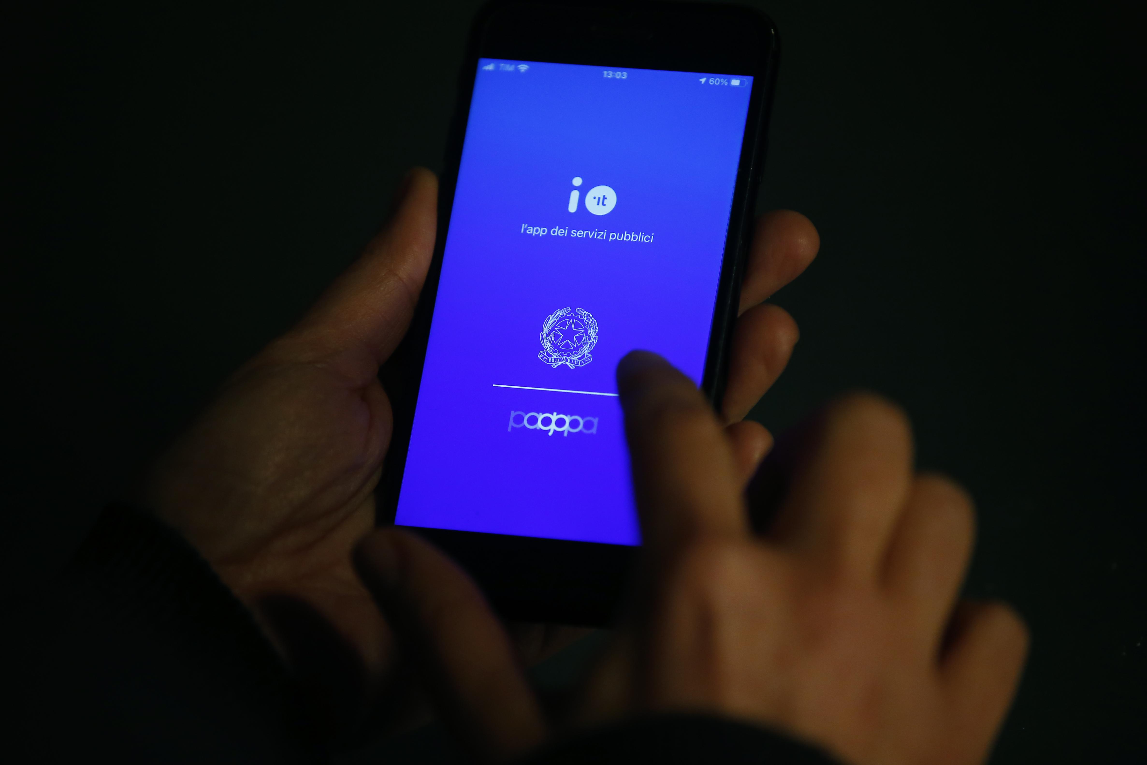Patente e tessera sanitaria su App Io, novità in arrivo