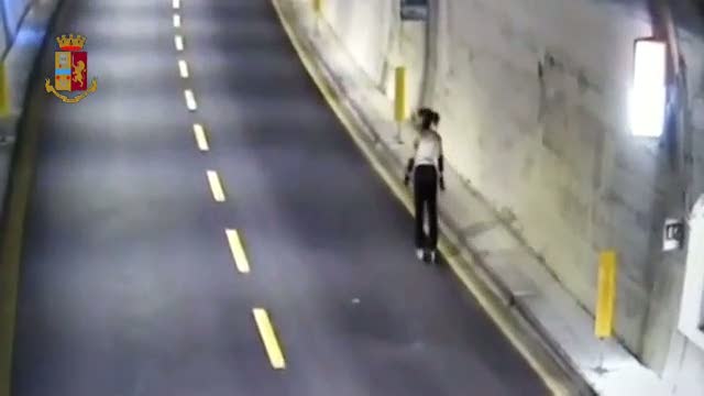 Pattina su A10, fermata si giustifica: "Colpa del navigatore" - Video