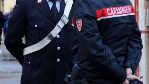 Pavia, trovata morta in casa a Chignolo Po: sospetto femminicidio, si cerca il compagno