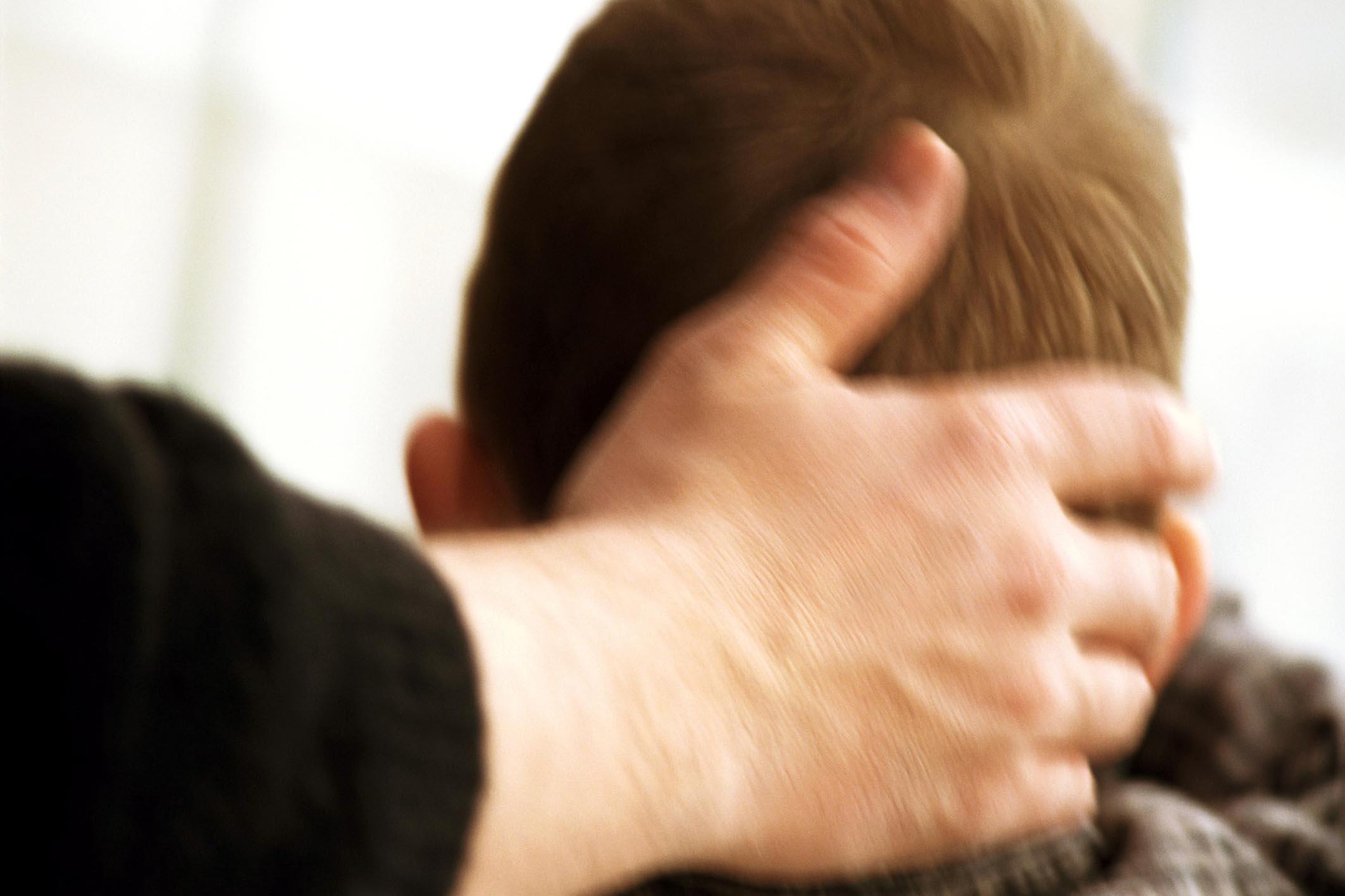 Pedofilia, docente di religione arrestato per violenze sessuali su bambini