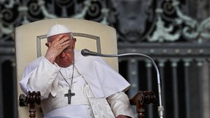 Pedofilia, papa Francesco: "E' il momento di rimediare al danno"