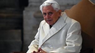 Pedofilia, Ratzinger: "Non sono un bugiardo, il Papa è con me"