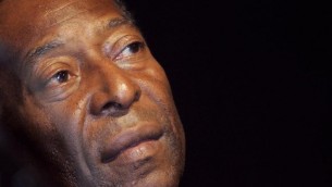 Pelé in ospedale, condizioni peggiorano: problemi a reni e cuore