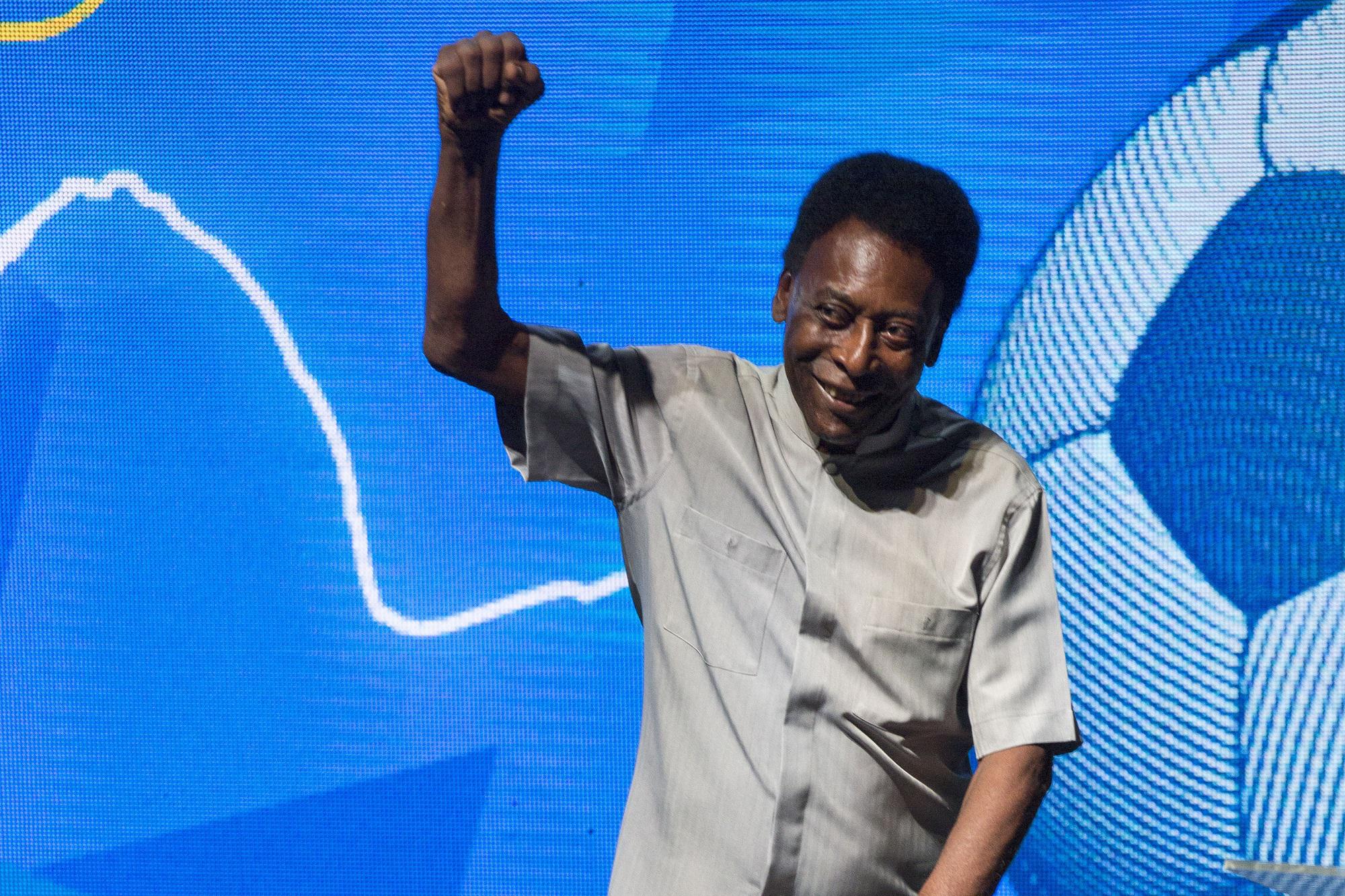 Pelé ricoverato, le figlie: "Presto a casa"