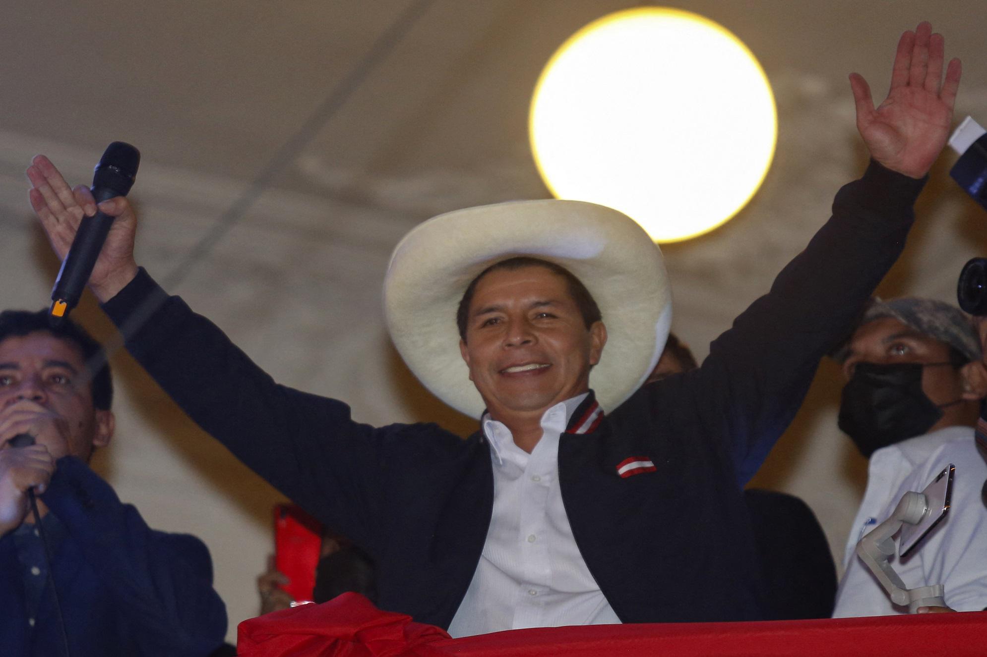 Perù, Castillo proclamato vincitore delle presidenziali