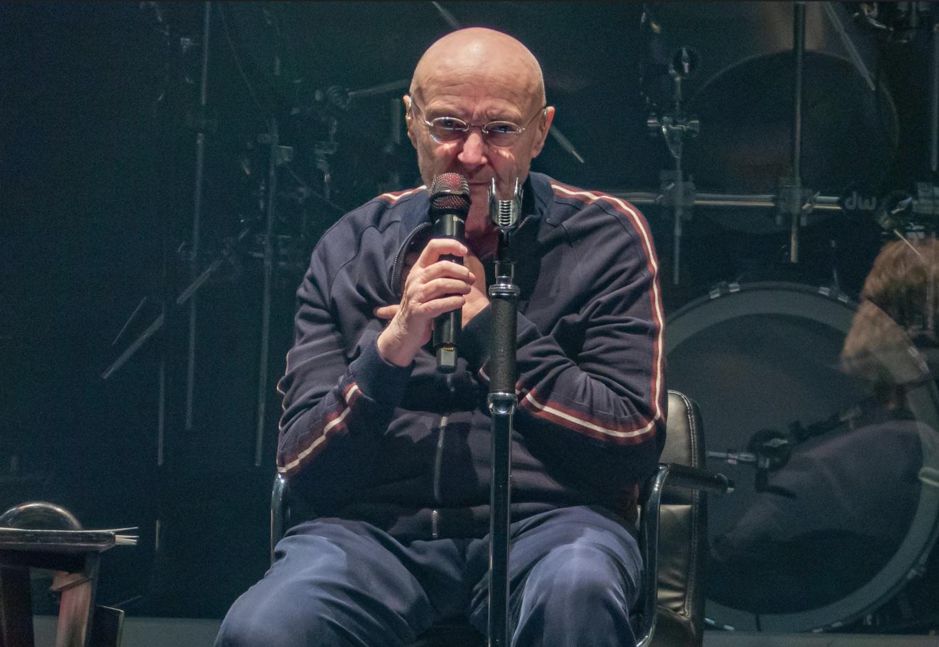 Phil Collins, "la malattia peggiora: ormai è immobile"