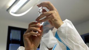 Piano vaccinale covid, bozza: novità anti-furbetti