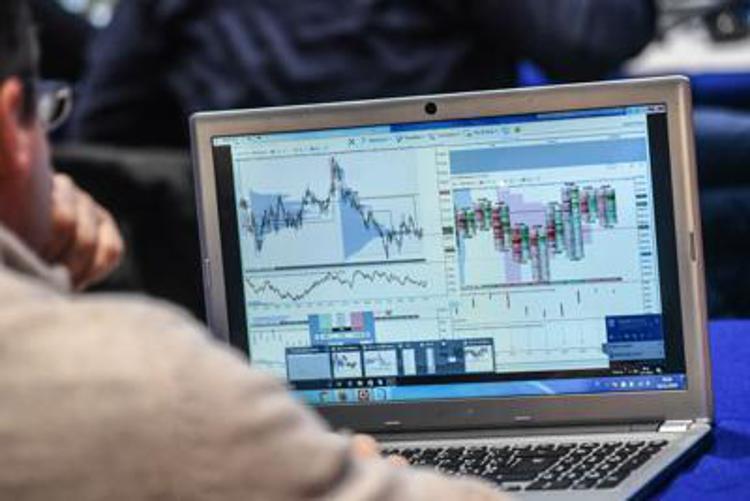 Piazza Affari chiude in rialzo (+1,05%), giù banche
