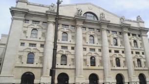 Piazza Affari in profondo rosso su dimissioni Draghi