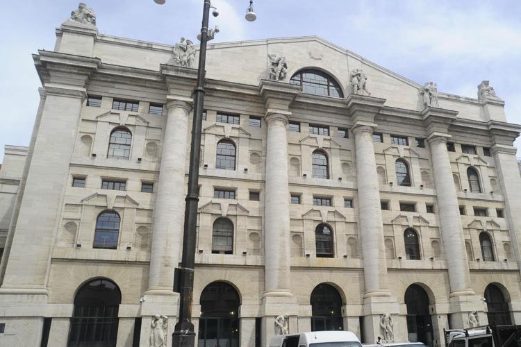 Piazza Affari rimbalza, mercato spera in governo Draghi bis