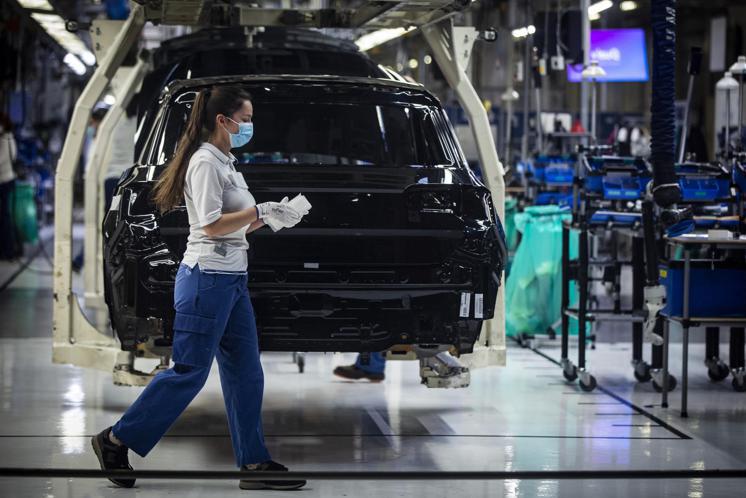 Pil Italia, Istat: forte rallentamento nel 2023 a +0,4%