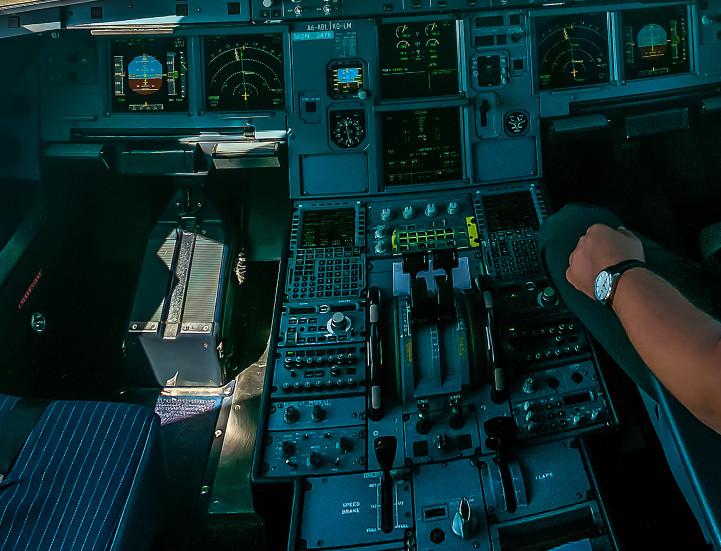 Pilota d'aereo di linea muore in volo: atterraggio d'emergenza a Panama