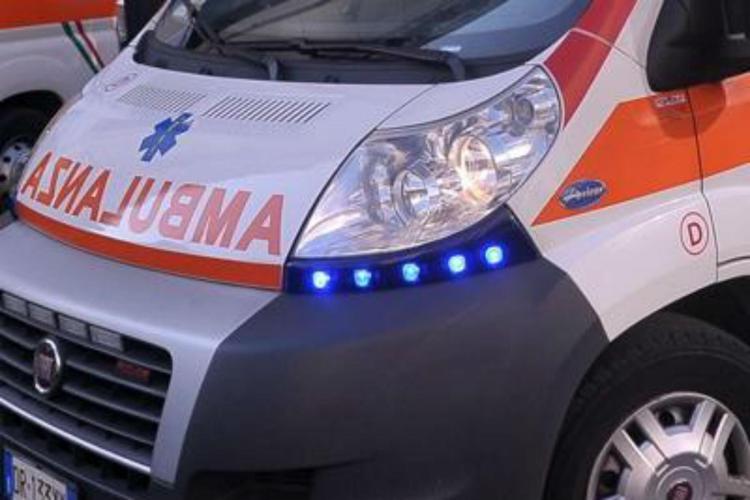 Pisa, bimbo cade dalle scale e muore