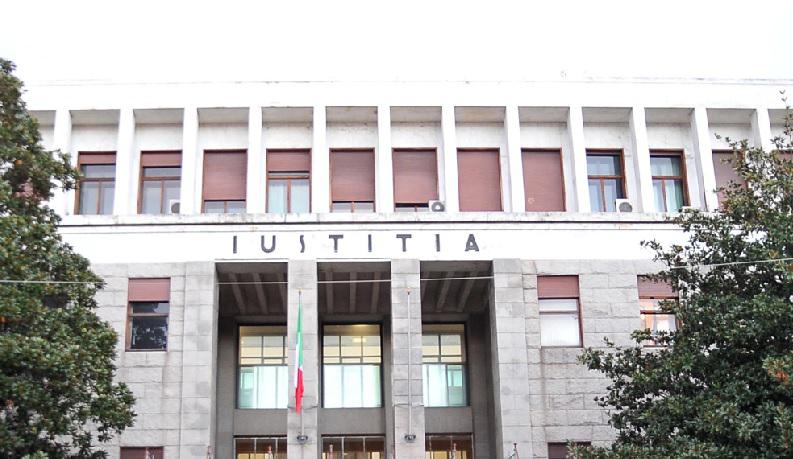 Pisa, ordigno inesploso a un ingresso del tribunale