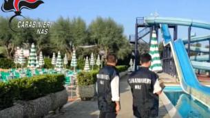 "Piscine piene di batteri fecali", chiusi 10 parchi acquatici