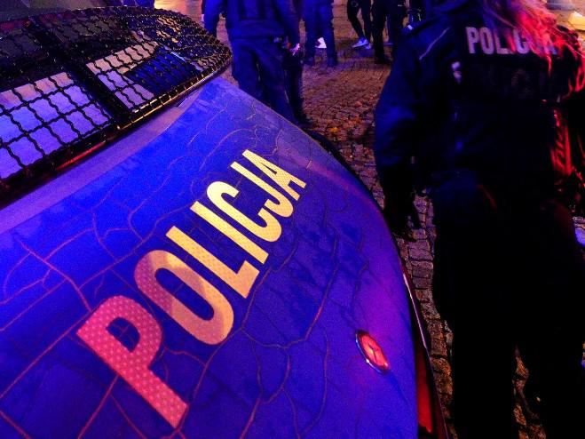 Polonia, entra in orfanotrofio con coltello: uccisa 16enne, 9 feriti
